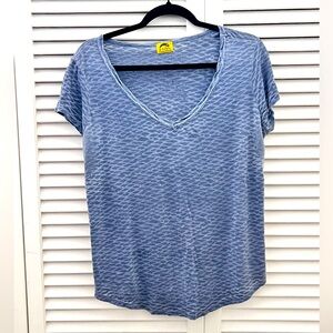 Kealopiko fitted tee- size 2XL fits like XL. Aweoweo burnout print. P2P 21 in.